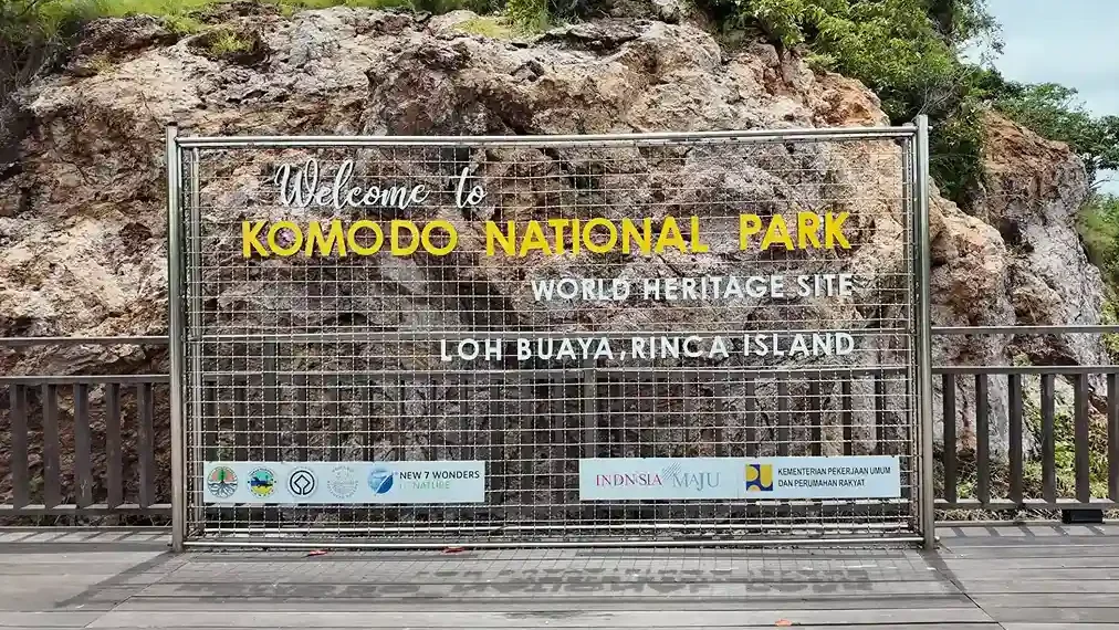 Loh-Buaya-Rinca-Island-1-e1739767071210