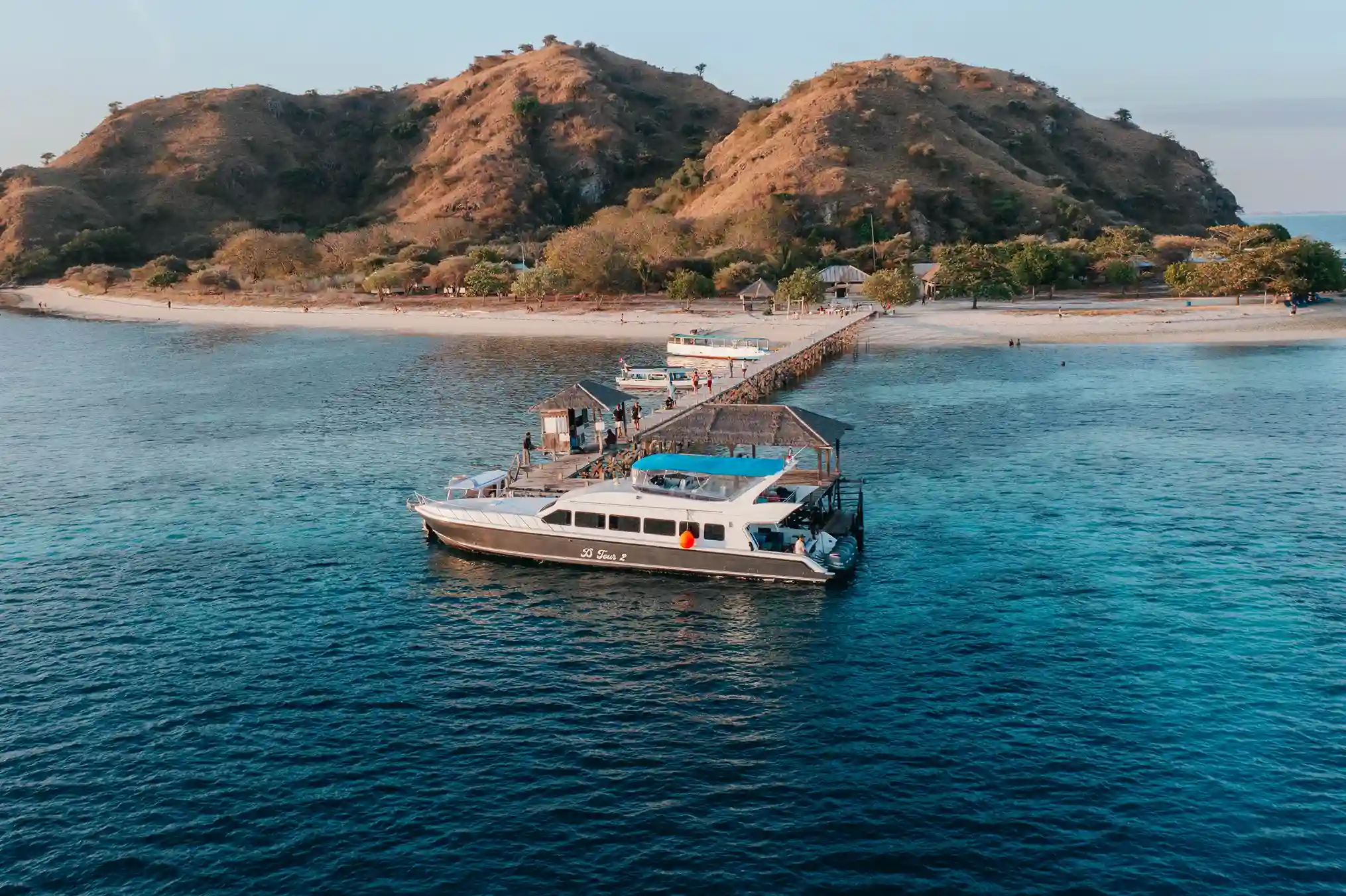 kanawa-island-speedboat-komodo-island