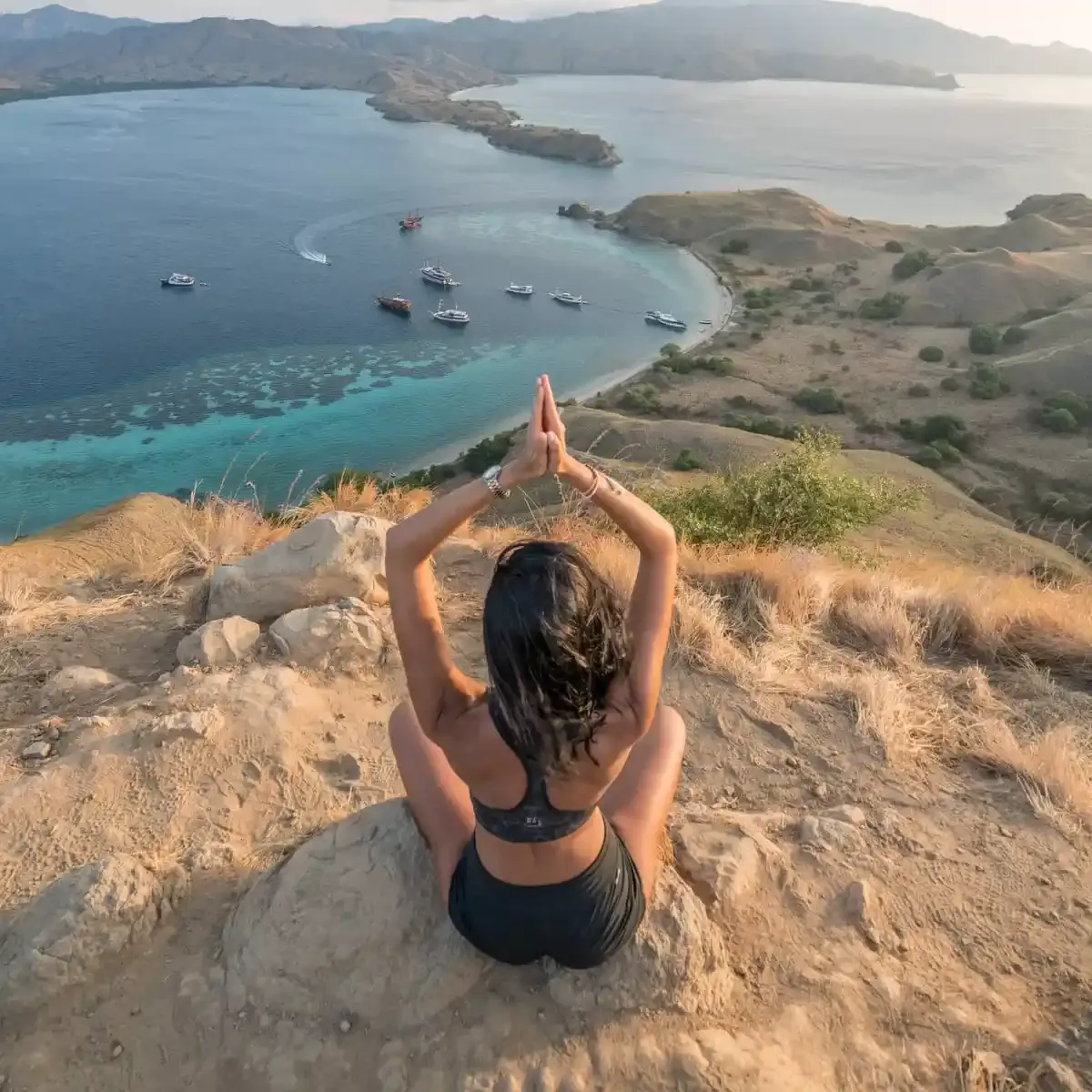 The ridge walk above the Gili Lawa anchorage