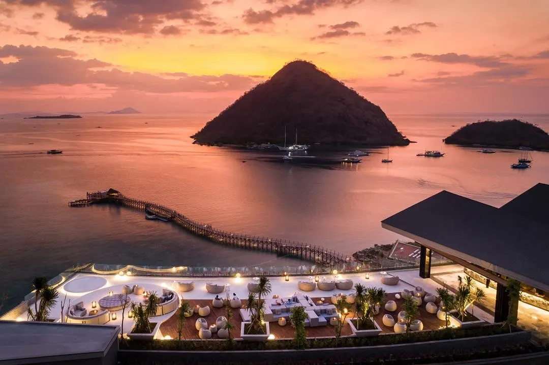 A waterfront restaurant terrace in Labuan Bajo at sunset