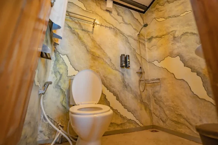 Family Ocean Cabin Bathroom Lamborajo II Phinisi