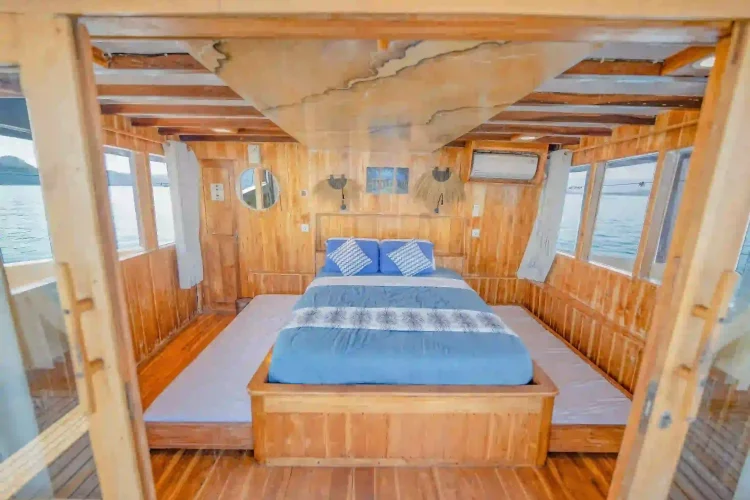 Family Ocean Cabin Lamborajo II Phinisi