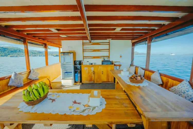 Lamborajo 1 Phinisi Dining Area