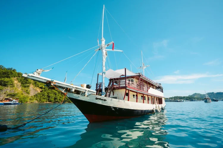 Lamborajo 1 Phinisi Exterior