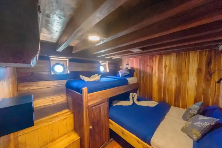 superior Cabin Batrhoom Lamborajo II Phinisi